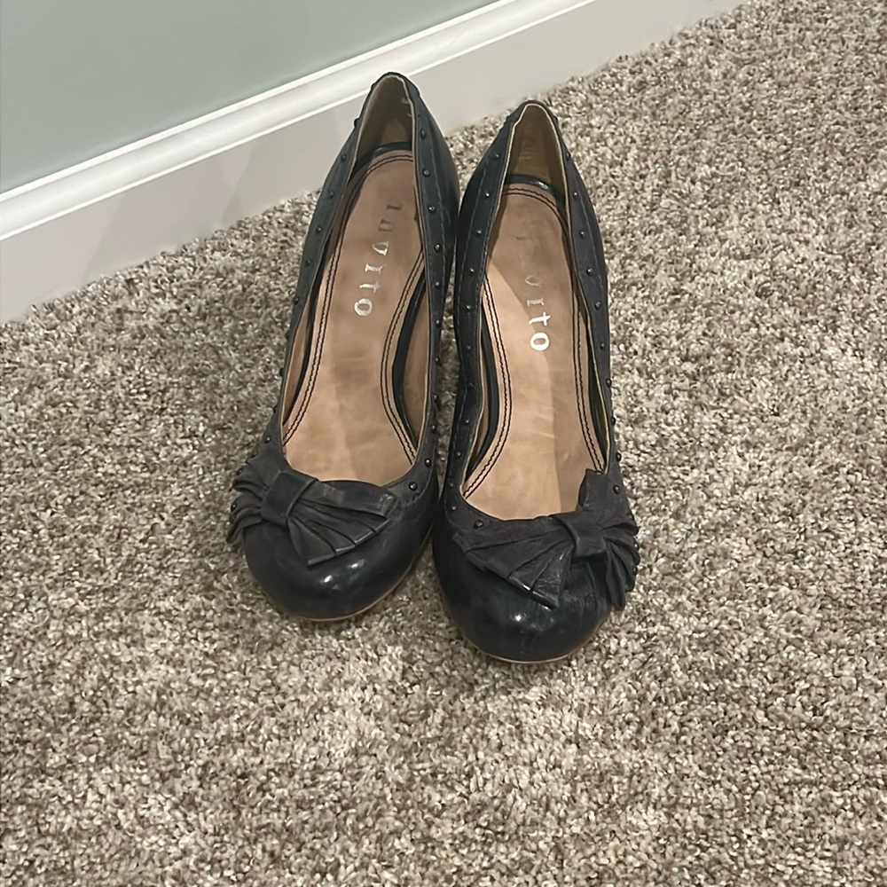 Invito Brand Navy Heels